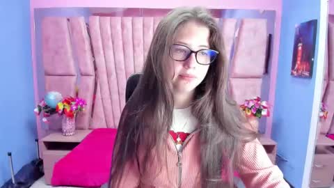 Snapshot of sarah_sweett_ chatting on October 2025 01:42:02 PM Sarah online show from October 2025 01:42:02 PM