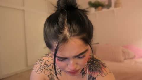 Snapshot of sarah_volkov chatting on October 2025 05:29:01 AM online show from October 2025 05:29:01 AM