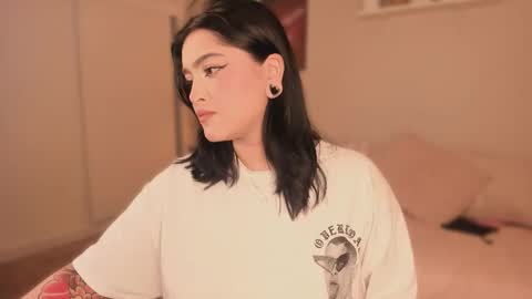 Snapshot of sarah_volkov chatting on October 2025 06:10:01 AM online show from October 2025 06:10:01 AM