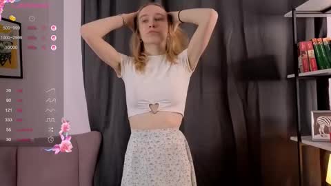 Snapshot of sarah_wenvy chatting on October 2025 08:57:02 AM Sofia online show from October 2025 08:57:02 AM