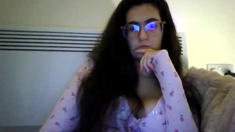 Snapshot of sarahcam95xx chatting on December 2025 10:52:01 PM Sarah online show from December 2025 10:52:01 PM