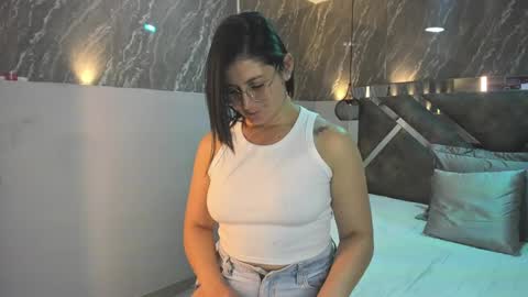 Snapshot of sarahdeyvis chatting on December 2024 06:31:02 PM Sarah Deyvis online show from December 2024 06:31:02 PM