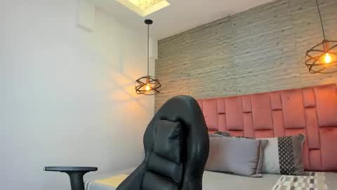 Sarah Deyvis online show from October 2025 01:44:01 PM