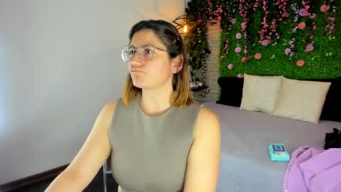 Sarah Deyvis online show from November 2025 03:23:02 PM