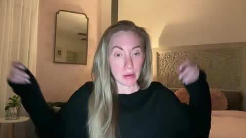 Snapshot of sarahgiroux86 chatting on May 2026 05:37:02 AM Sarah online show from May 2026 05:37:02 AM