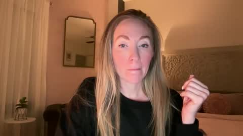 Snapshot of sarahgiroux86 chatting on June 2026 03:19:02 AM Sarah online show from June 2026 03:19:02 AM