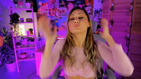 Snapshot of sarahholly chatting on December 2024 02:05:02 PM Divine Sarah NONUDE model online show from December 2024 02:05:02 PM