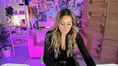 Snapshot of sarahholly chatting on December 2024 11:22:02 AM Divine Sarah NONUDE model online show from December 2024 11:22:02 AM