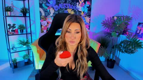 Snapshot of sarahholly chatting on December 2024 11:50:02 AM Divine Sarah NONUDE model online show from December 2024 11:50:02 AM