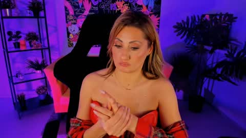 Snapshot of sarahholly chatting on January 2025 05:54:02 PM Divine Sarah NONUDE model online show from January 2025 05:54:02 PM