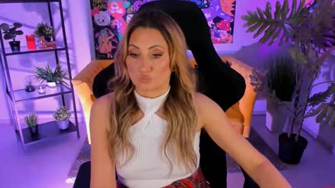 Snapshot of sarahholly chatting on February 2025 01:53:02 PM Divine Sarah NONUDE model online show from February 2025 01:53:02 PM