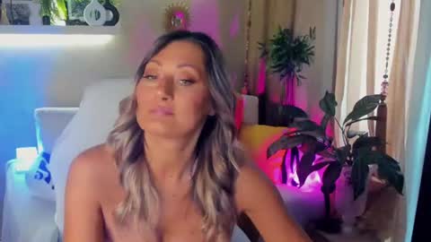 Divine Sarah NONUDE model online show from June 2026 11:47:02 AM