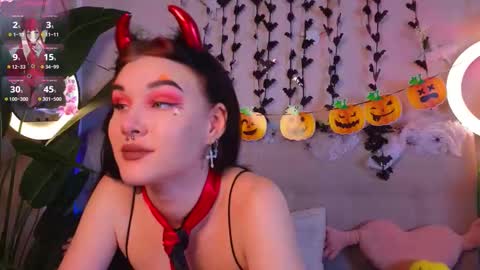 Sarah  online show from October 2025 07:48:02 PM