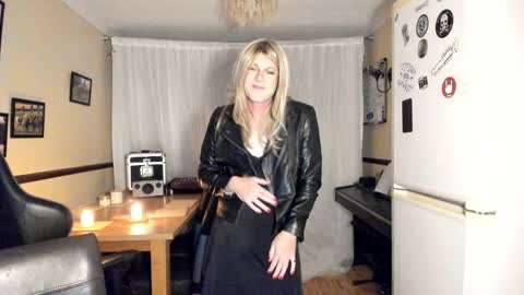 SarahLorraine online show from May 2026 10:29:02 PM