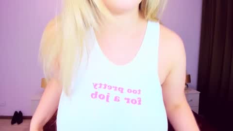 Snapshot of sarahmils chatting on December 2024 03:55:01 PM Sarah online show from December 2024 03:55:01 PM