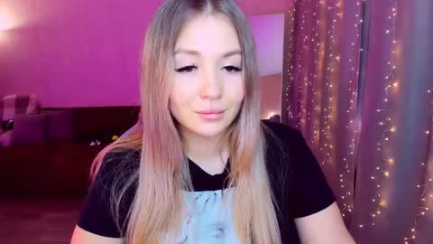 Snapshot of sarahmils chatting on March 2025 09:29:02 PM Sarah online show from March 2025 09:29:02 PM