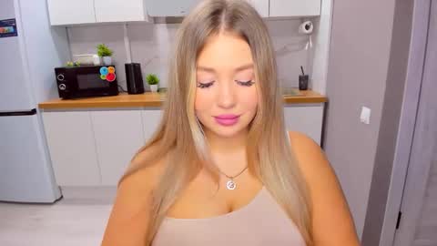 Sarah online show from October 2025 02:39:01 PM