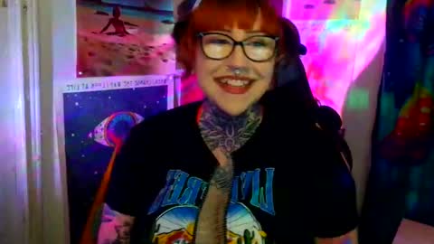 Snapshot of saraht666 chatting on May 2026 07:05:02 AM Sarah T online show from May 2026 07:05:02 AM