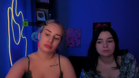 sarahwelddy online show from April 2026 07:22:02 PM