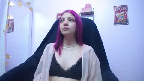 Snapshot of sarai_petite_ chatting on December 2024 10:39:02 AM SARAI online show from December 2024 10:39:02 AM