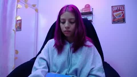 Snapshot of sarai_petite_ chatting on December 2024 08:12:01 AM SARAI online show from December 2024 08:12:01 AM