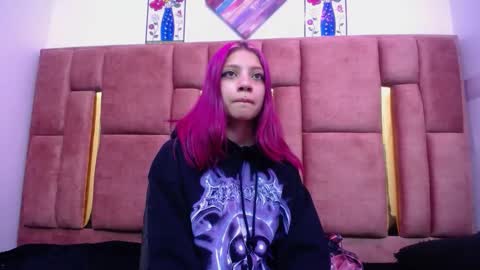 Snapshot of sarai_petite_ chatting on December 2024 08:02:02 AM SARAI online show from December 2024 08:02:02 AM