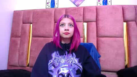 Snapshot of sarai_petite_ chatting on December 2024 09:28:02 AM SARAI online show from December 2024 09:28:02 AM