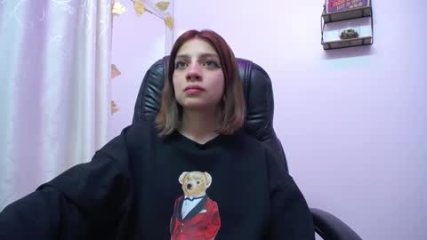 Snapshot of sarai_petite_ chatting on March 2025 03:43:01 AM SARAI online show from March 2025 03:43:01 AM