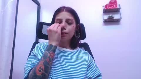 Snapshot of sarai_petite_ chatting on September 2025 02:44:02 AM SARAI online show from September 2025 02:44:02 AM