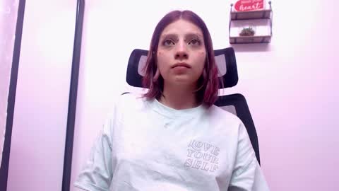 Snapshot of sarai_petite_ chatting on September 2025 03:08:02 AM SARAI online show from September 2025 03:08:02 AM