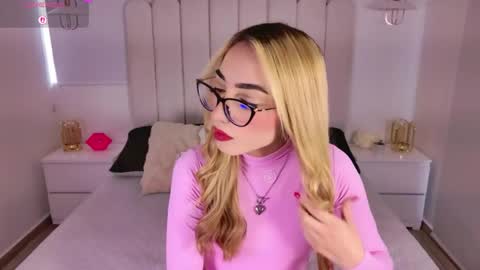 Sara jones   online show from April 2026 12:04:01 PM