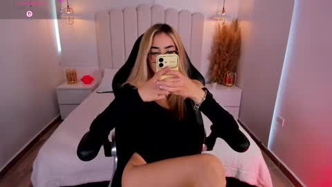 Sara jones   online show from May 2026 05:40:02 PM