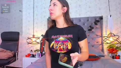 Snapshot of sarajonness_ chatting on October 2025 01:28:01 PM Sara Jonnes online show from October 2025 01:28:01 PM