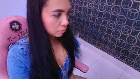 Snapshot of sarak_ chatting on March 2025 12:01:02 PM Sara online show from March 2025 12:01:02 PM
