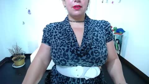 Snapshot of saralovens chatting on December 2024 06:57:02 PM Saraloves online show from December 2024 06:57:02 PM