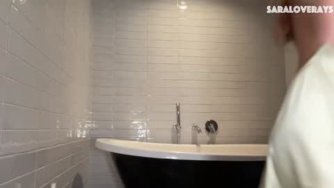 Snapshot of saraloverays chatting on January 2025 04:01:01 AM Back from Vacay Follow for more here online show from January 2025 04:01:01 AM