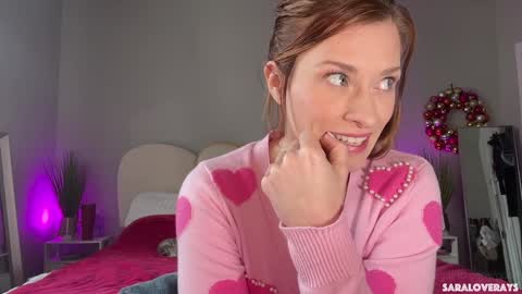 Snapshot of saraloverays chatting on March 2025 09:22:01 PM Back from Vacay Follow for more here online show from March 2025 09:22:01 PM