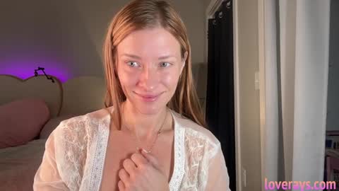 Snapshot of saraloverays chatting on September 2025 04:40:01 PM Back from Vacay Follow for more here online show from September 2025 04:40:01 PM