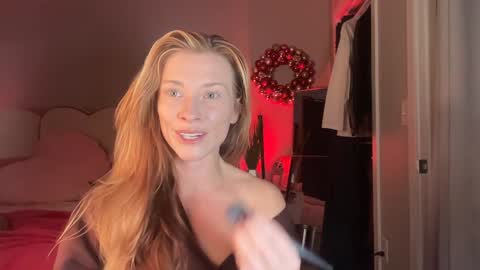 Snapshot of saraloverays chatting on October 2025 03:29:01 AM Back from Vacay Follow for more here online show from October 2025 03:29:01 AM