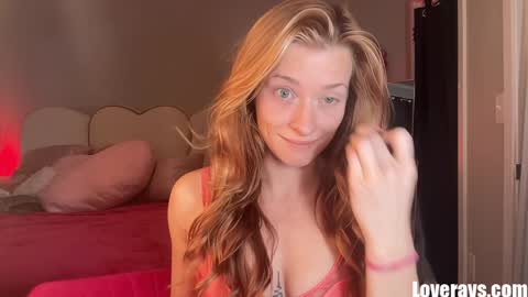 Snapshot of saraloverays chatting on October 2025 08:53:02 PM Back from Vacay Follow for more here online show from October 2025 08:53:02 PM