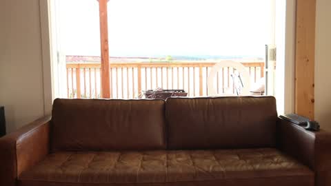 Snapshot of saraloverays chatting on October 2025 12:22:01 AM Back from Vacay Follow for more here online show from October 2025 12:22:01 AM