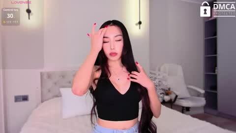 Mia online show from September 2025 09:02:01 AM