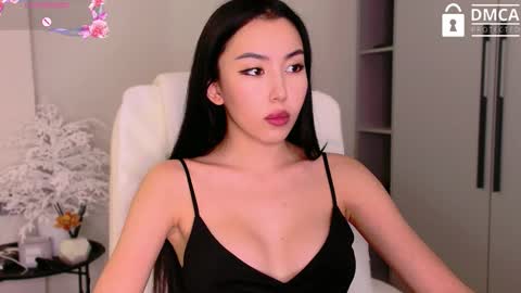 Mia online show from October 2025 07:16:01 AM