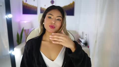 Snapshot of saraparisi_ chatting on December 2024 03:37:02 AM Sara online show from December 2024 03:37:02 AM