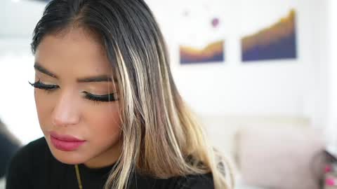 Snapshot of saraparisi_ chatting on December 2024 09:39:02 PM Sara online show from December 2024 09:39:02 PM