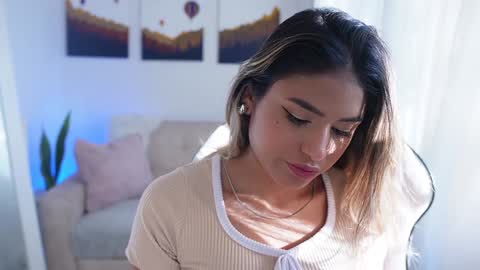 Snapshot of saraparisi_ chatting on December 2024 09:22:01 PM Sara online show from December 2024 09:22:01 PM