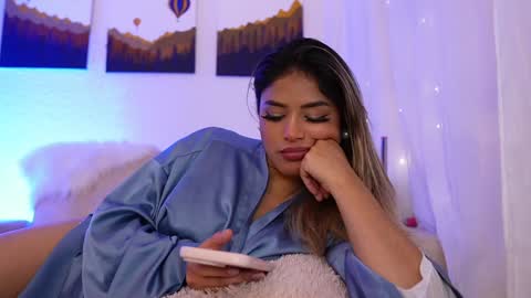 Snapshot of saraparisi_ chatting on December 2024 01:48:02 AM Sara online show from December 2024 01:48:02 AM