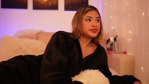 Snapshot of saraparisi_ chatting on December 2024 12:09:02 AM Sara online show from December 2024 12:09:02 AM