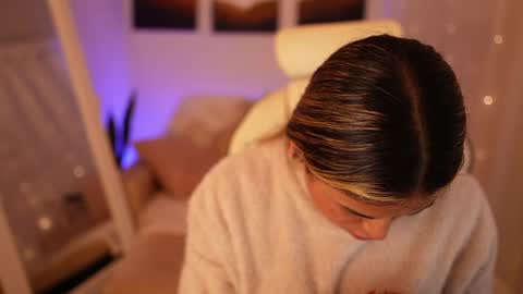 Snapshot of saraparisi_ chatting on December 2024 12:00:01 AM Sara online show from December 2024 12:00:01 AM