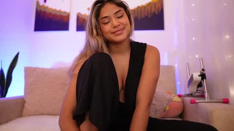 Snapshot of saraparisi_ chatting on December 2024 03:01:02 AM Sara online show from December 2024 03:01:02 AM